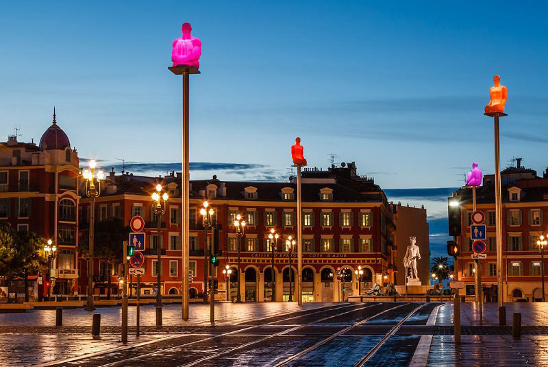 میدان ماسنا نیس در شب