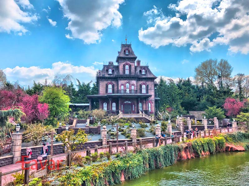 فانتوم مانور از دیدنی های دیزنی لند پاریس