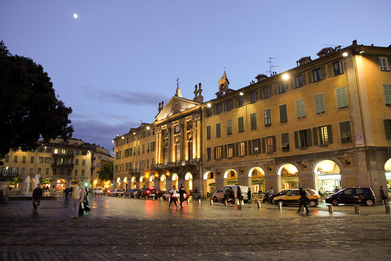 میدان گاریبالدی نیس در شب