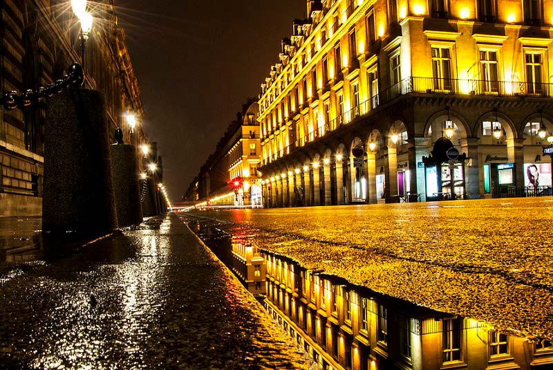 خیابان ریولی پاریس در شب