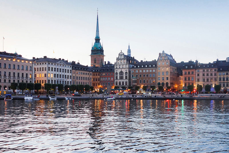 شنا کردن در شهر از جاذبه های عجیب استکهلم