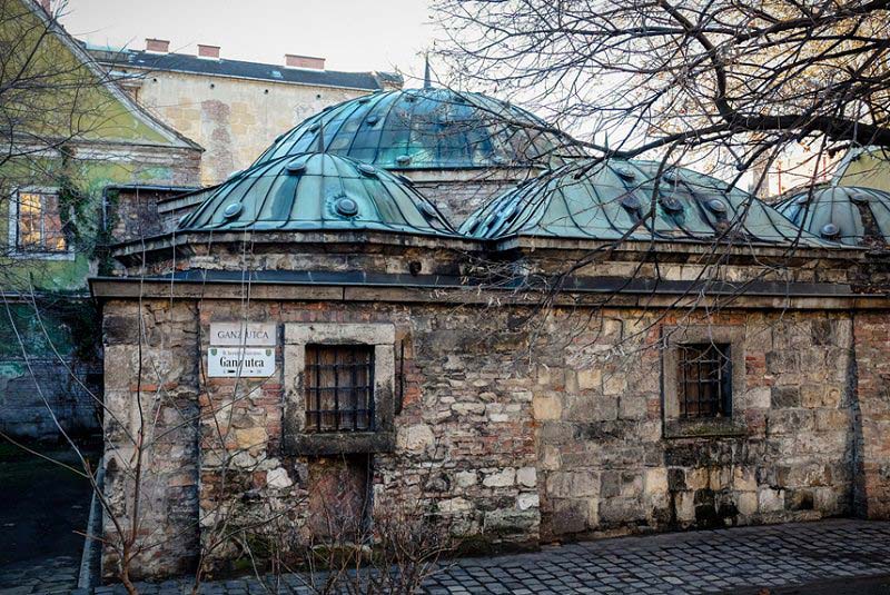 معماری آب گرم‌های بوداپست